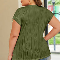 Black Solid Color Wavy Textured Plus Size Tee