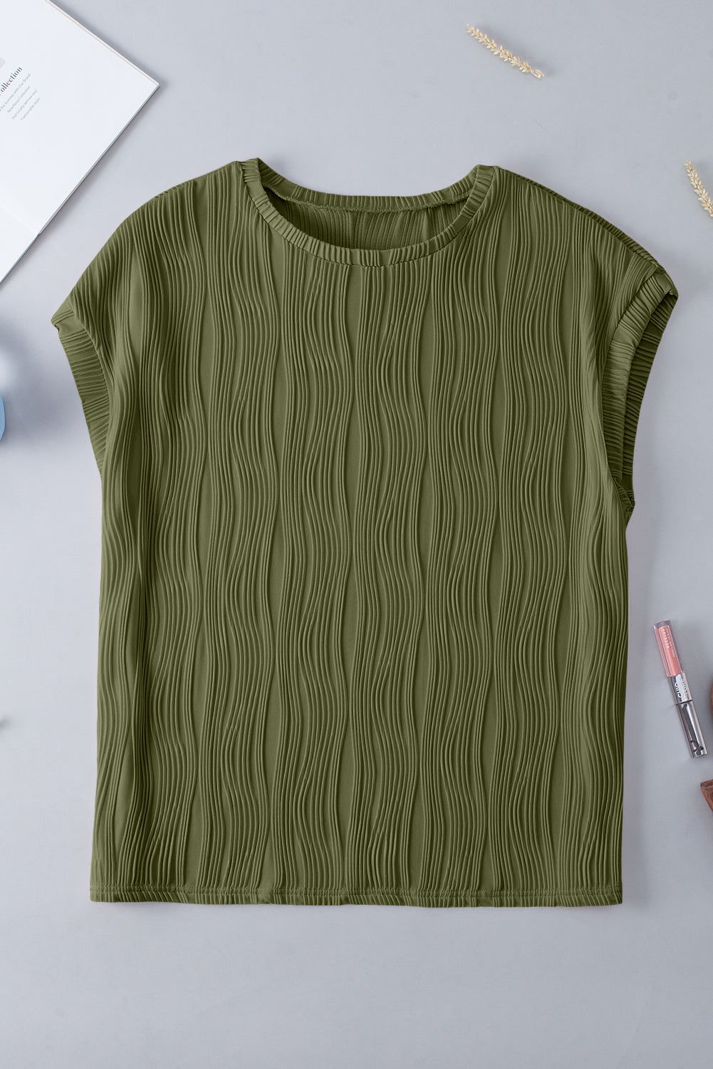 Black Solid Color Wavy Textured Plus Size Tee