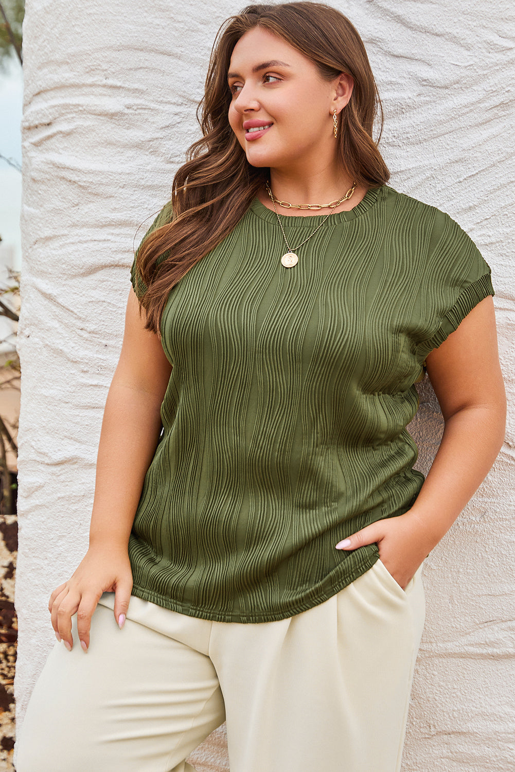 Black Solid Color Wavy Textured Plus Size Tee