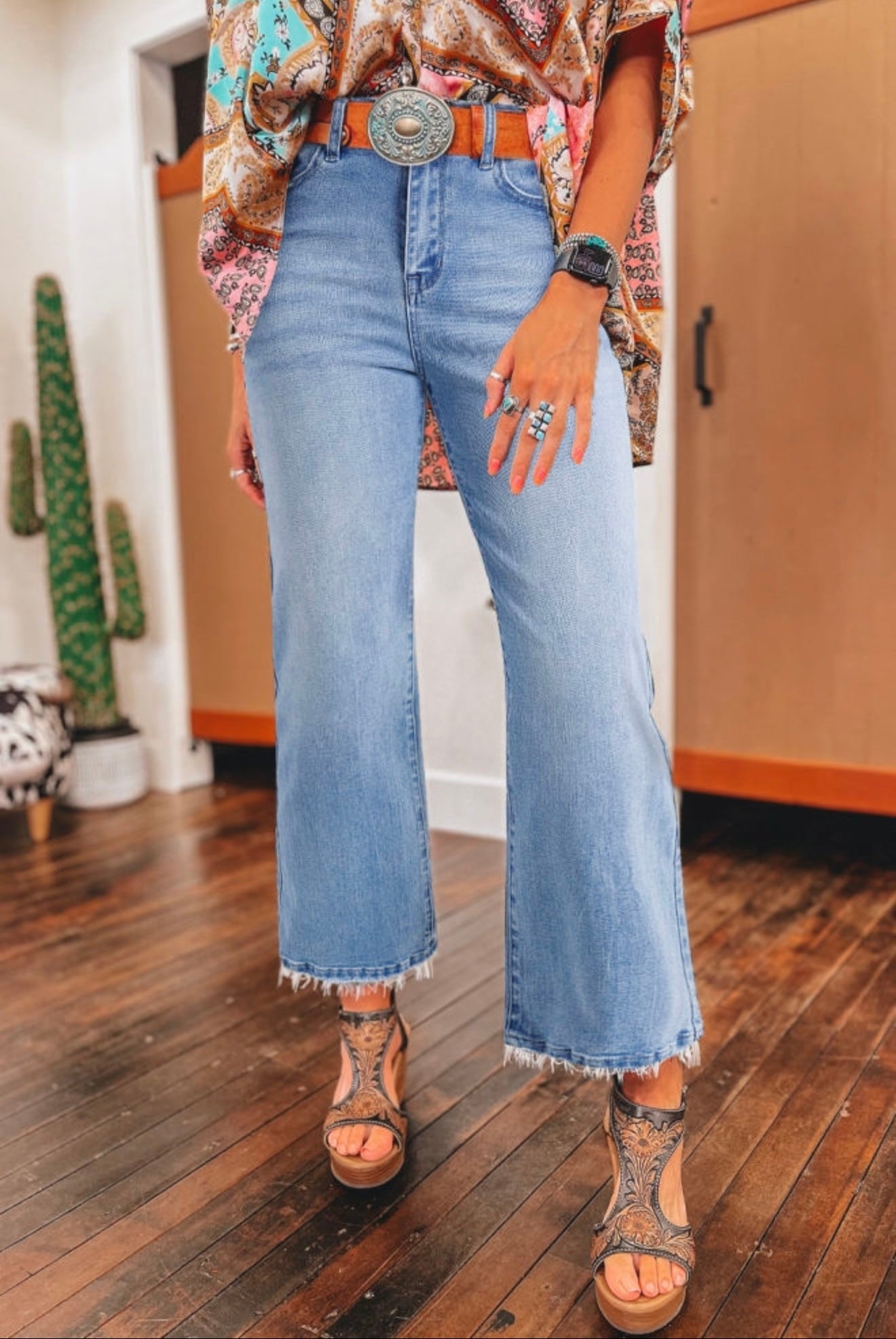 Light Washed Raw Hem Jeans