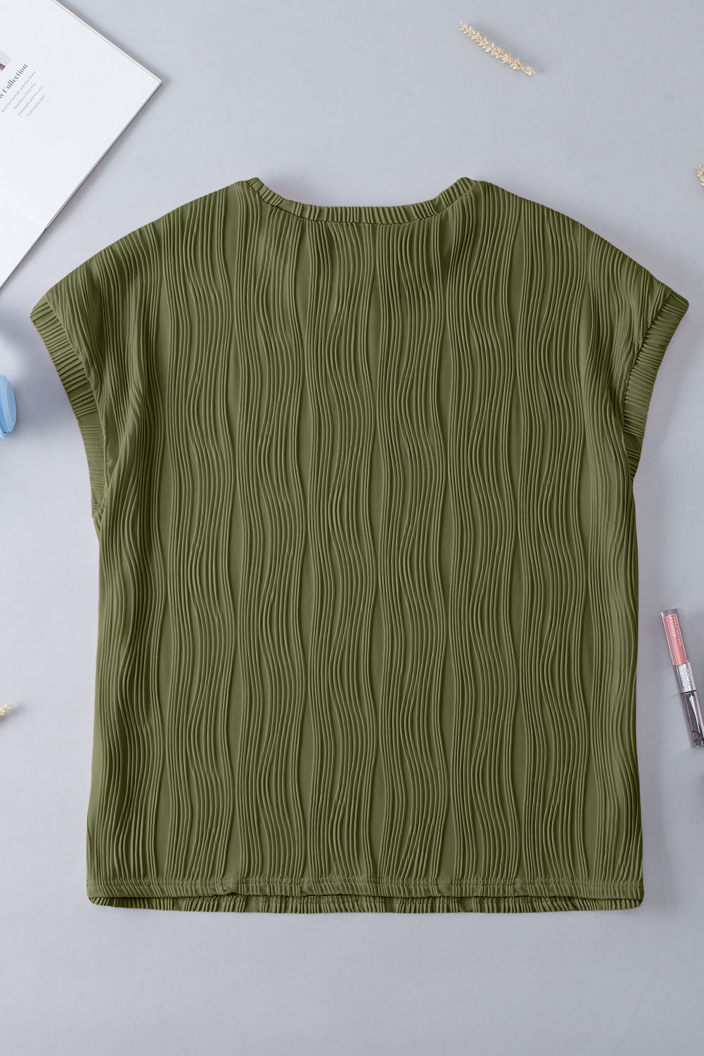 Black Solid Color Wavy Textured Plus Size Tee