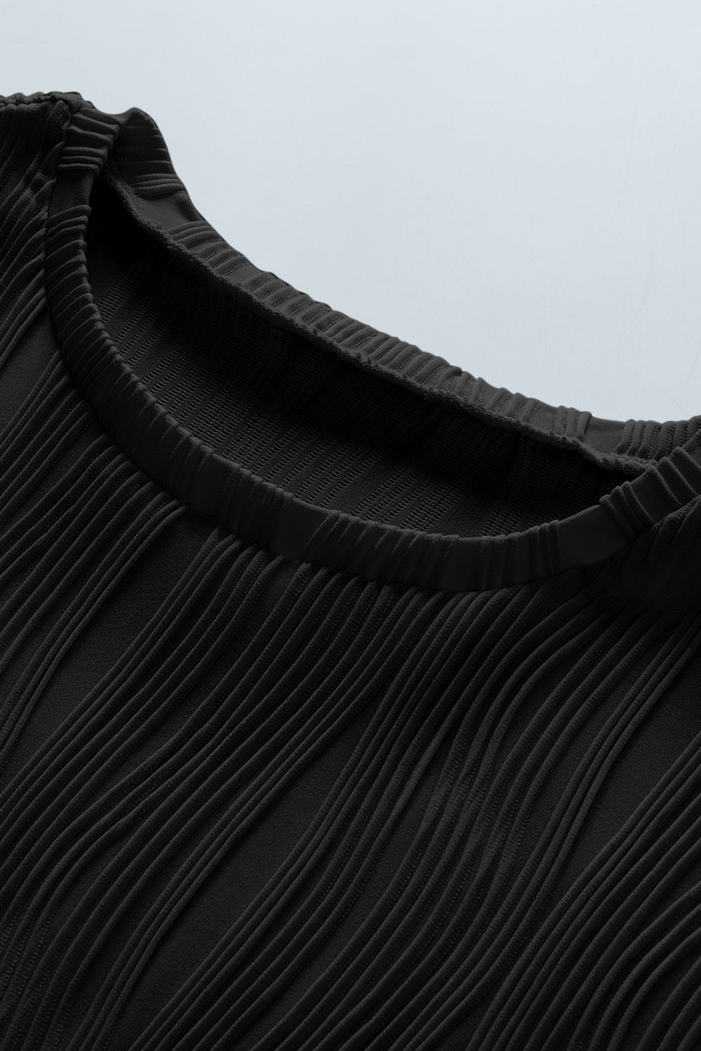 Black Solid Color Wavy Textured Plus Size Tee